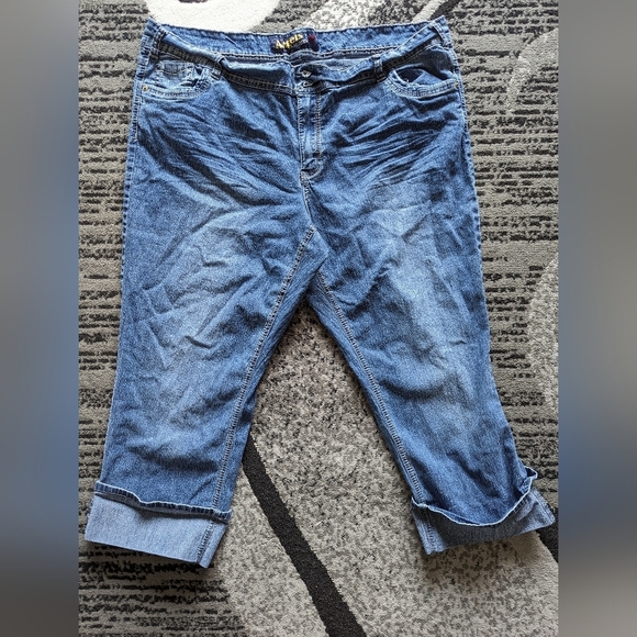 Angels Jean Capris with rolled  up calf area plus Size 24 - Picture 2 of 9